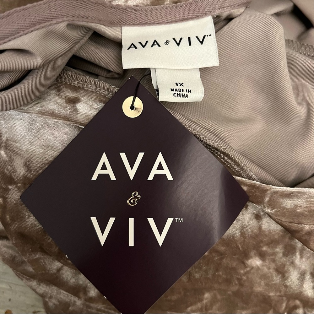 AVA &‎ VIV Champagne Crushed Velvet Scoop Neck Cropped Pullover Top 1X NWT - Picture 2 of 7